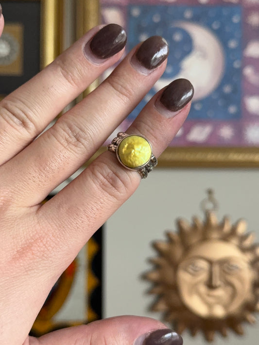 Sterling Silver dyed mother of pearl ring