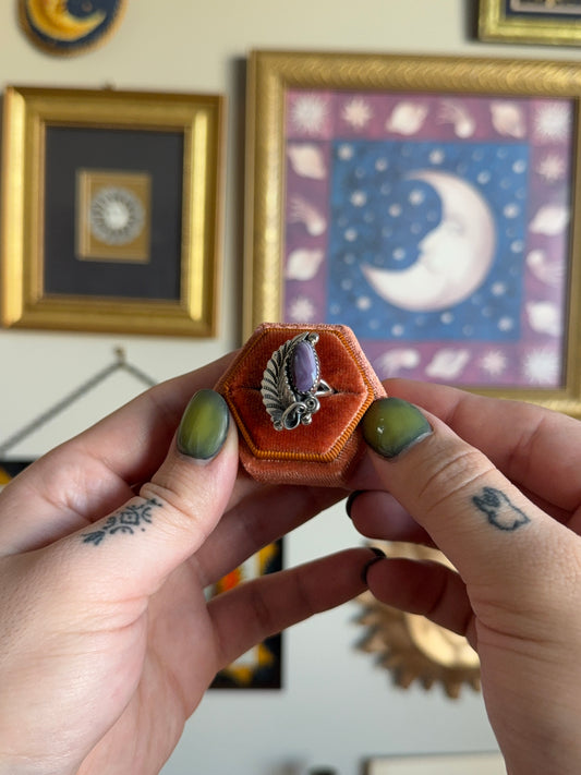 Wampum shell leaf motif ring