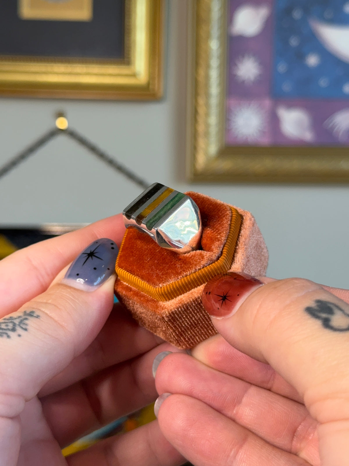 Multi inlay signet