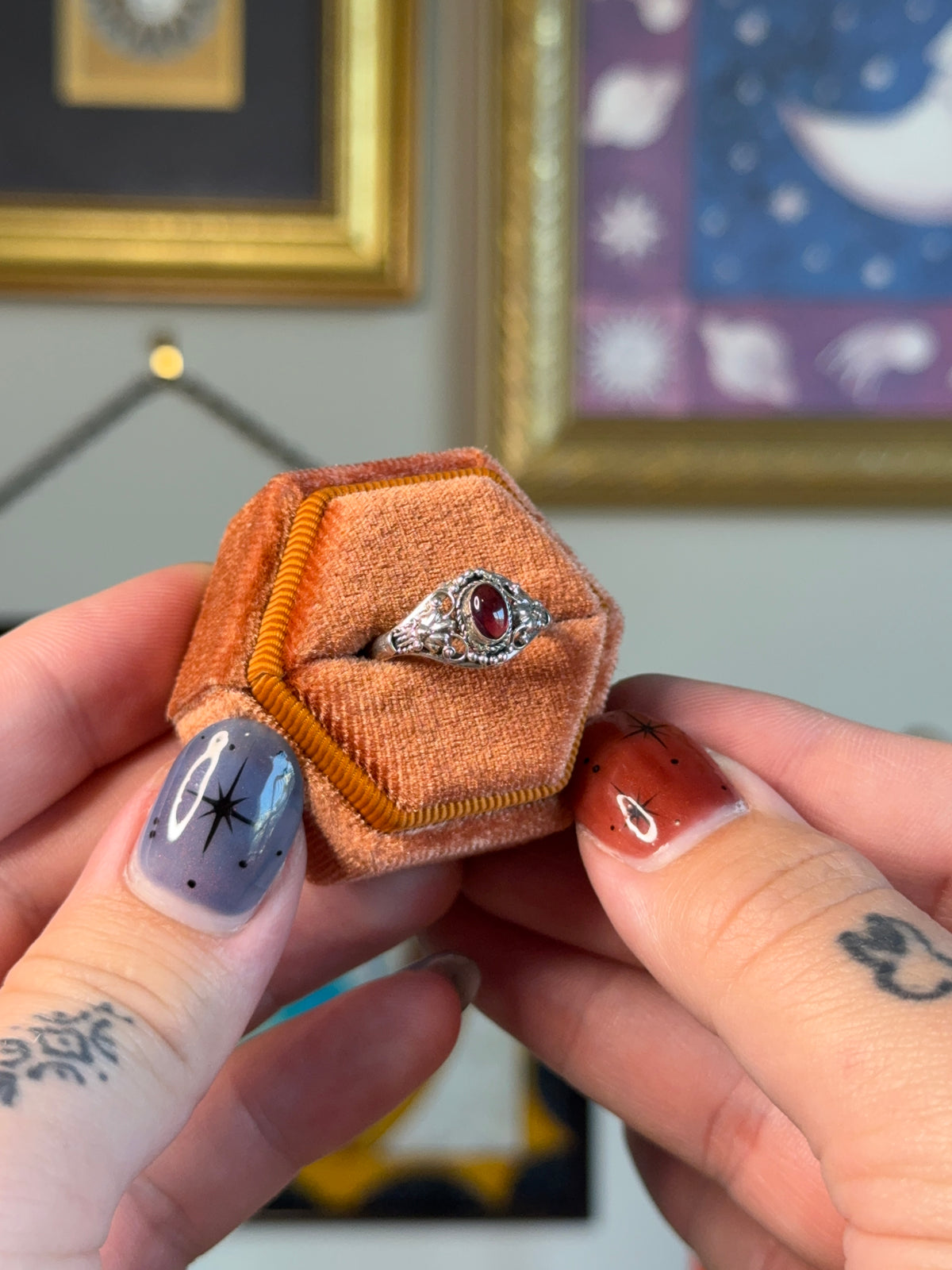 Detailed Garnet band