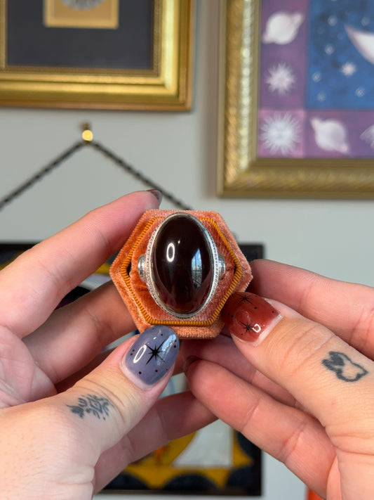 Yemeni Agate Cabochon signet with bird motif