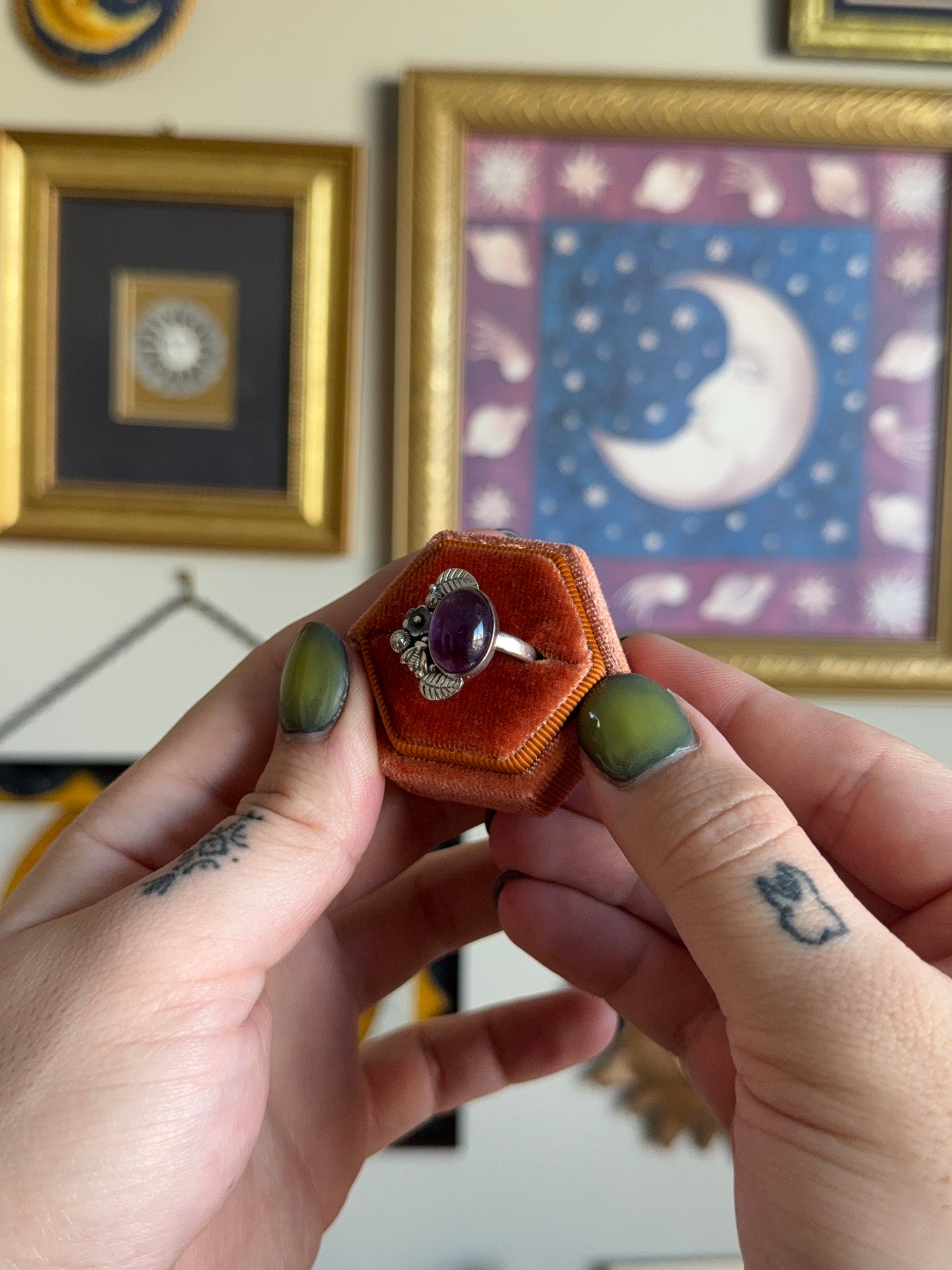 Amethyst ring with floral motif