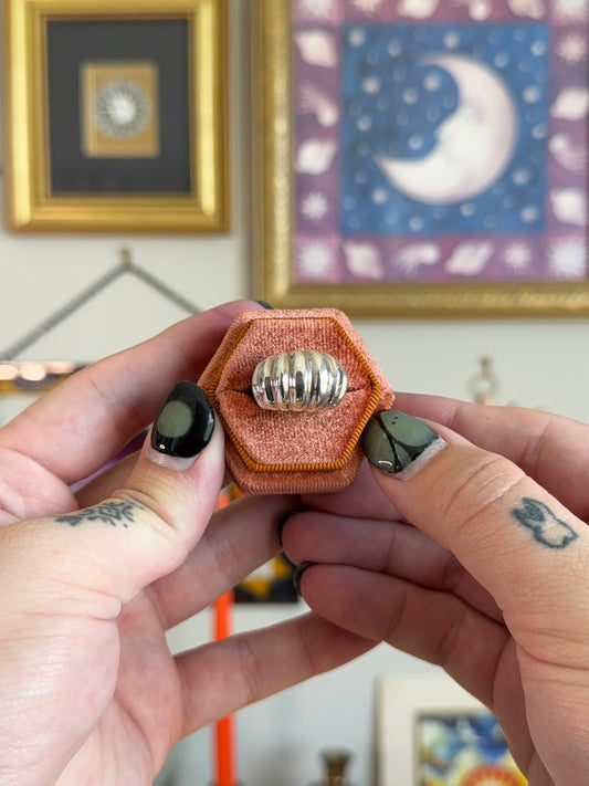 Ringed dome band