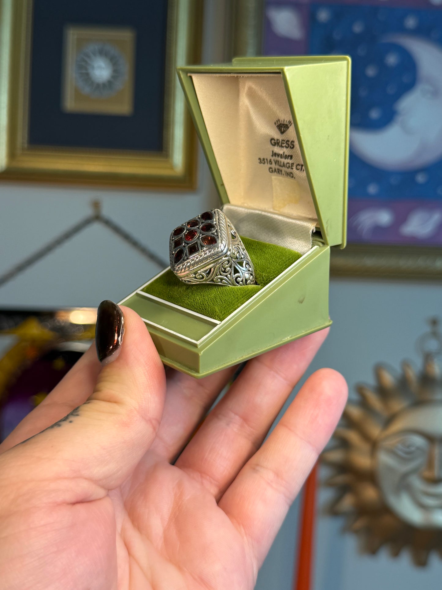 Unique garnet detailed ring