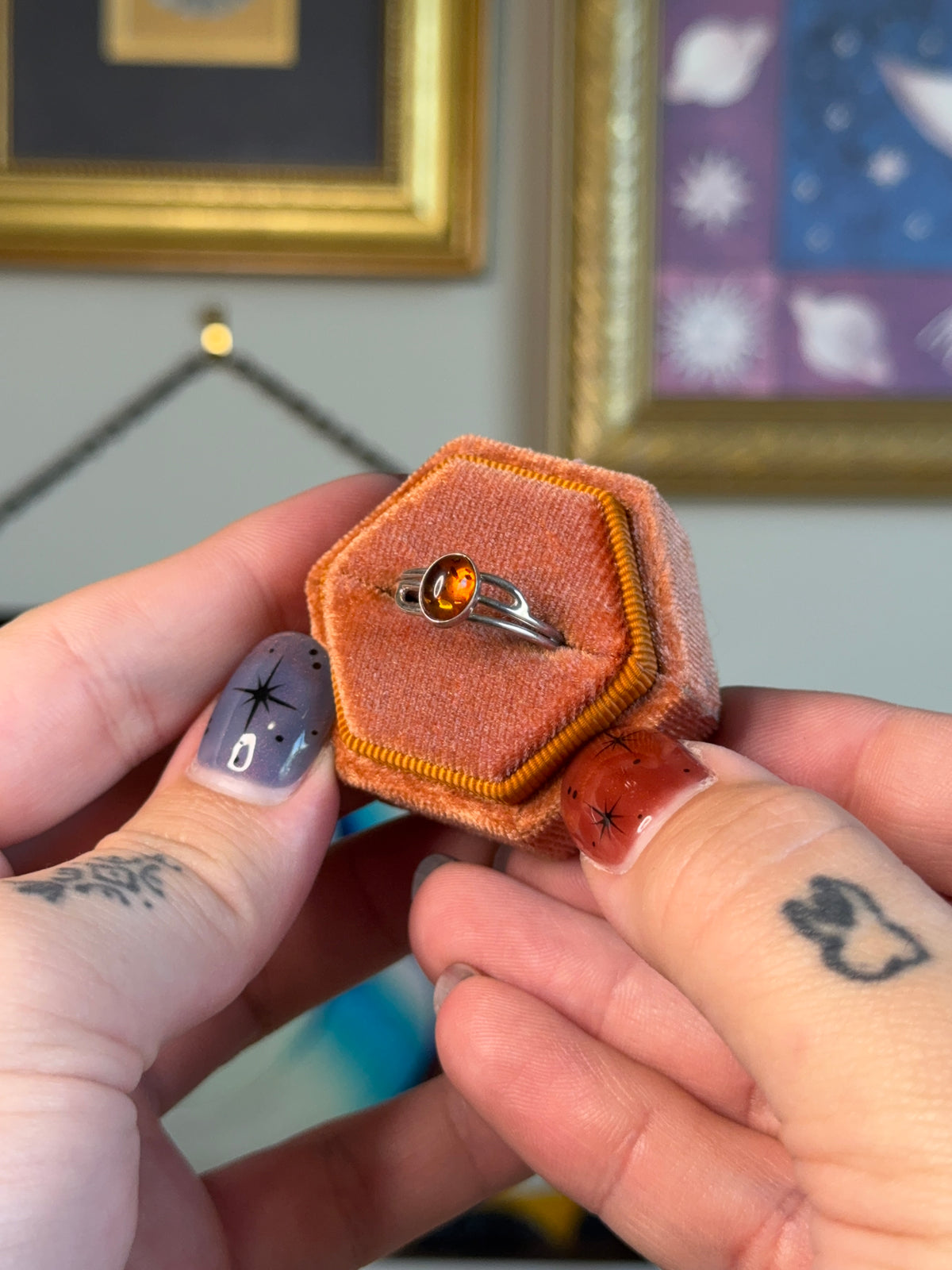 Unique amber band