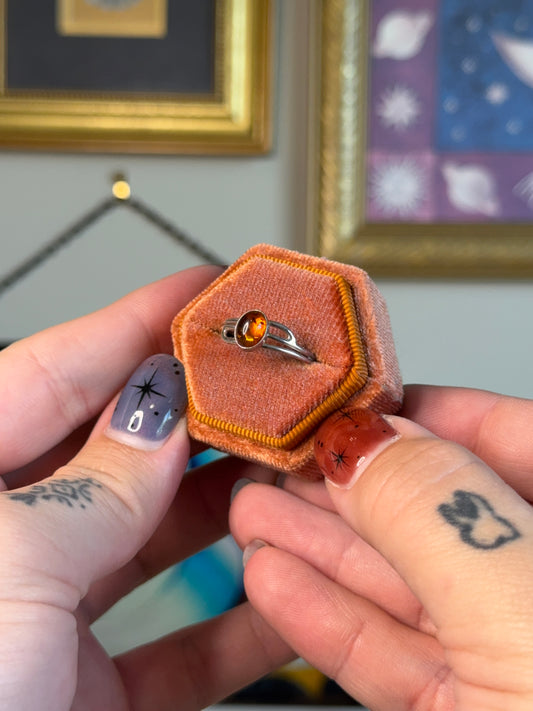 Unique amber band