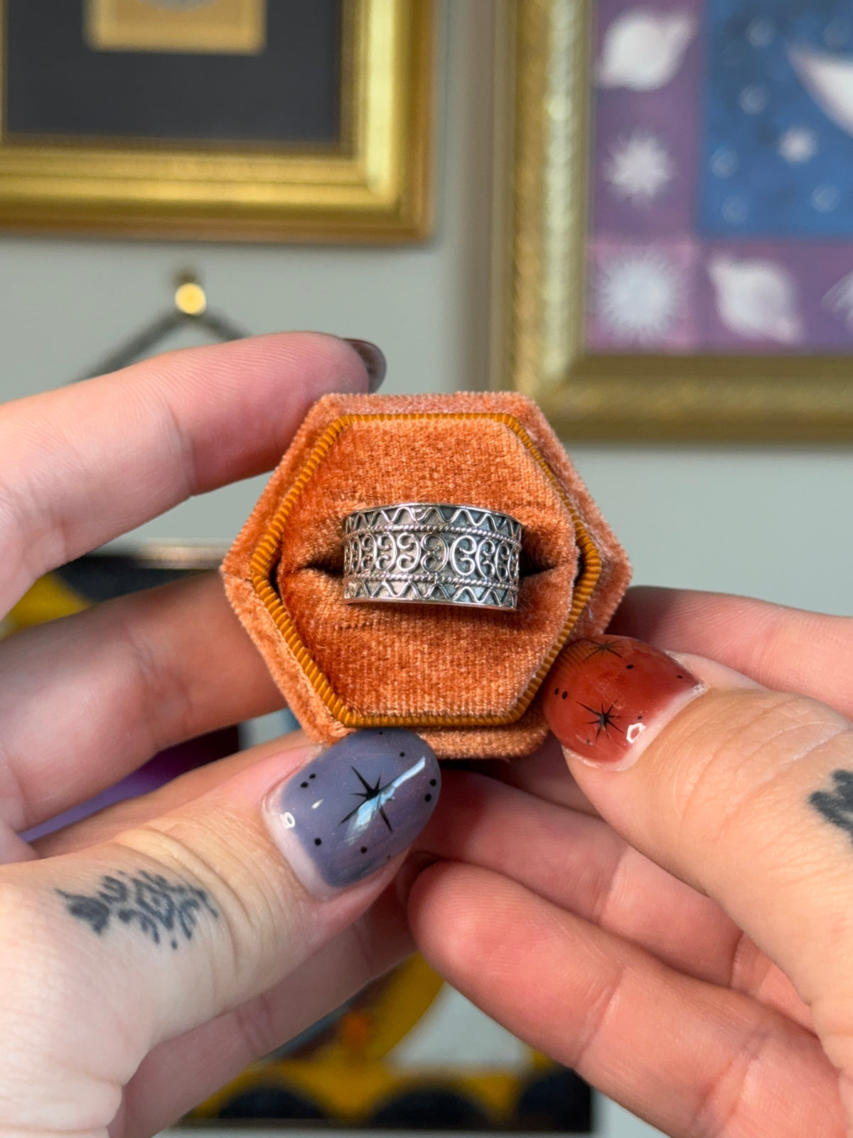Thick detailed band