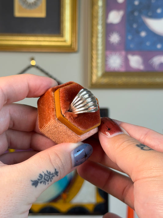 Textured ribbed ring