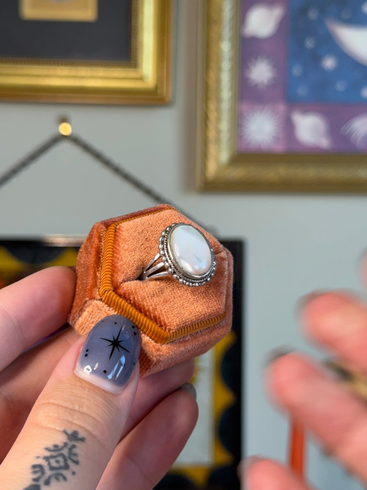 Oval mother of pearl cabochon ring