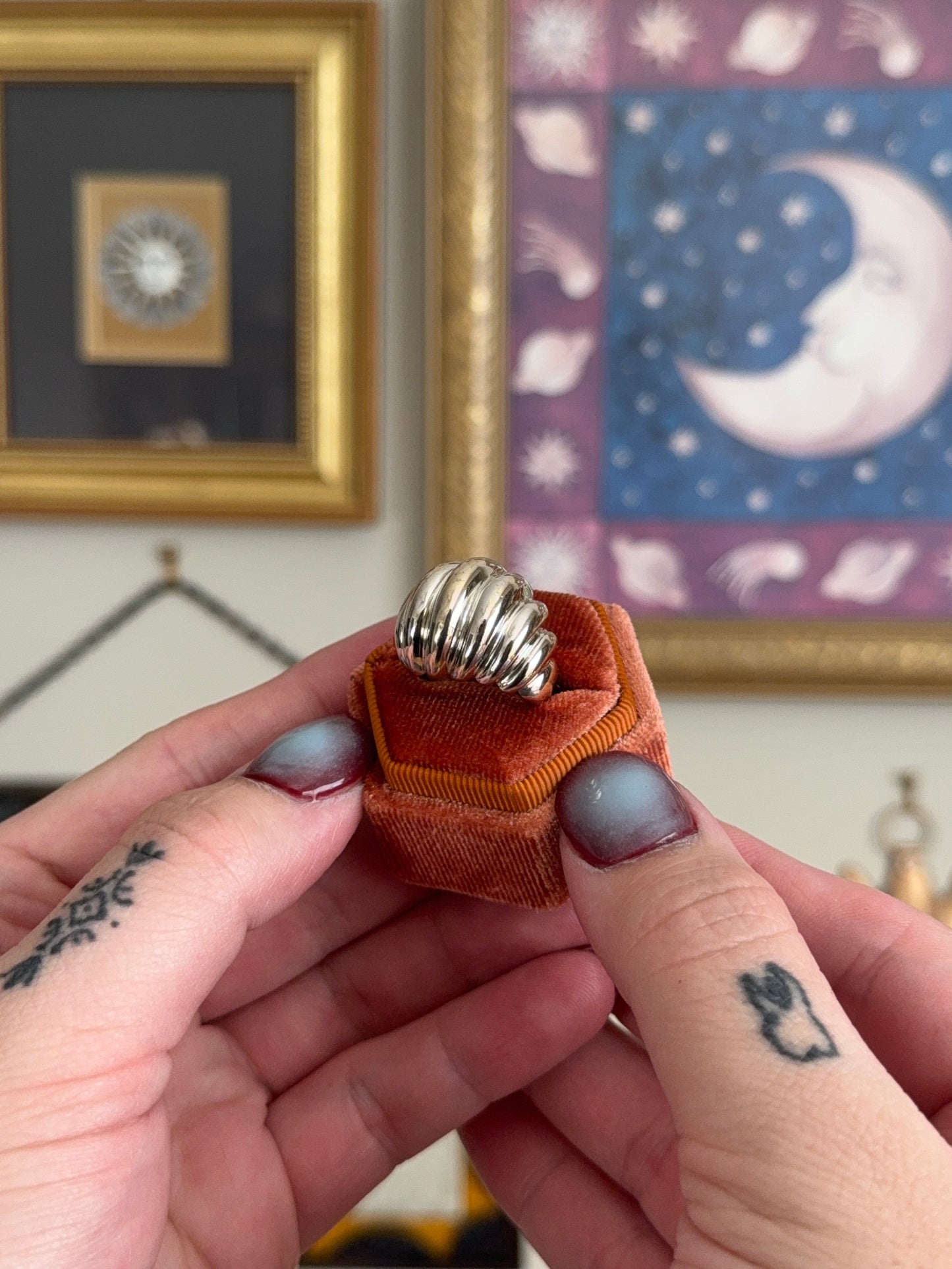 Textured dome ring