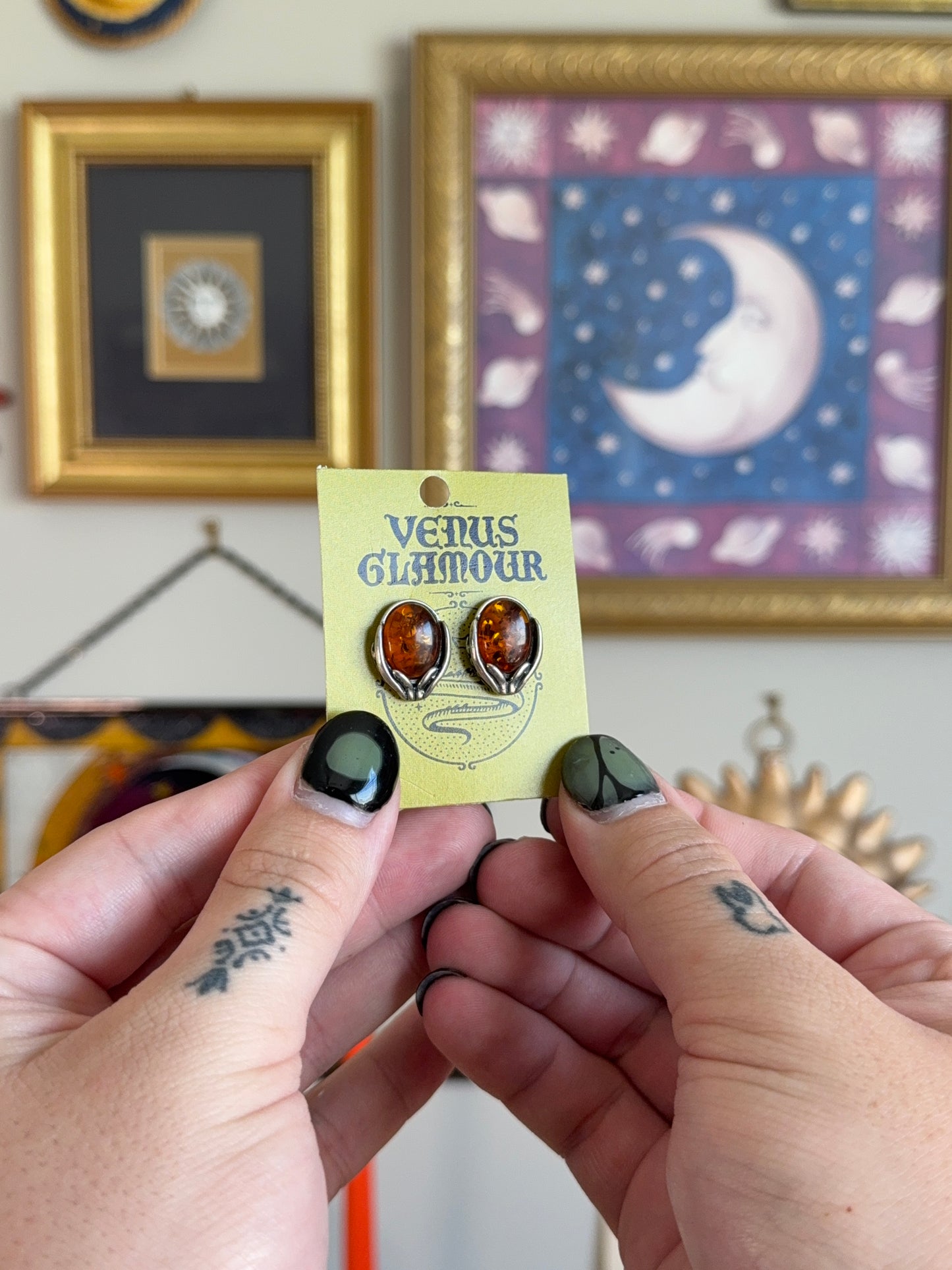 Oval amber earrings