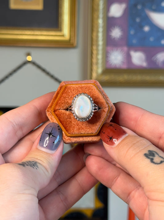 Oval mother of pearl cabochon ring