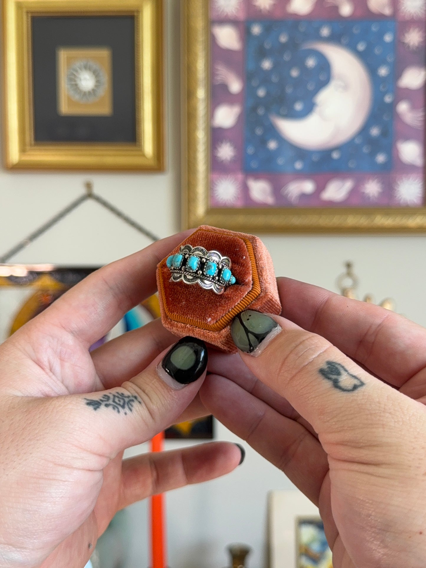 Scalloped turquoise band