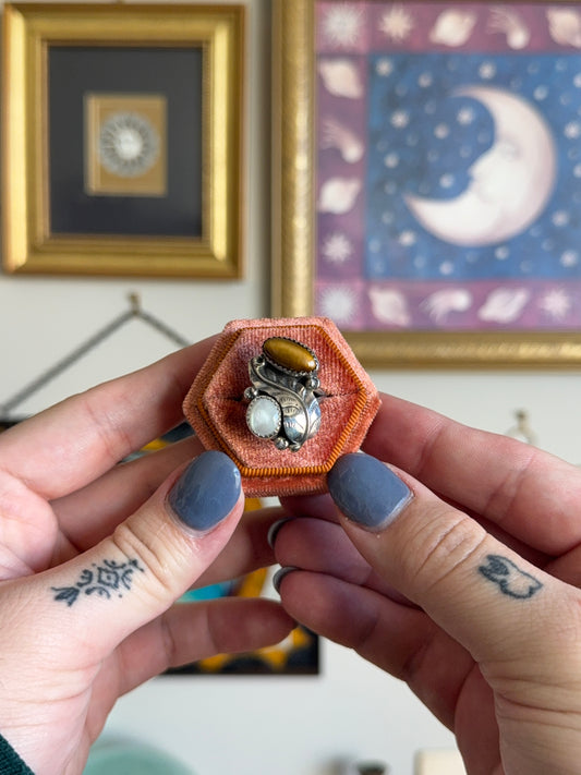 Mother of pearl & tigers eye leaf motif ring
