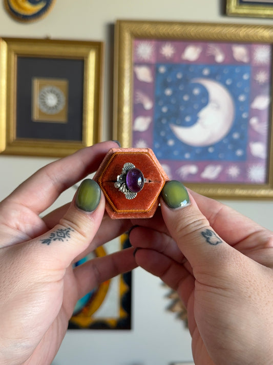 Amethyst ring with floral motif