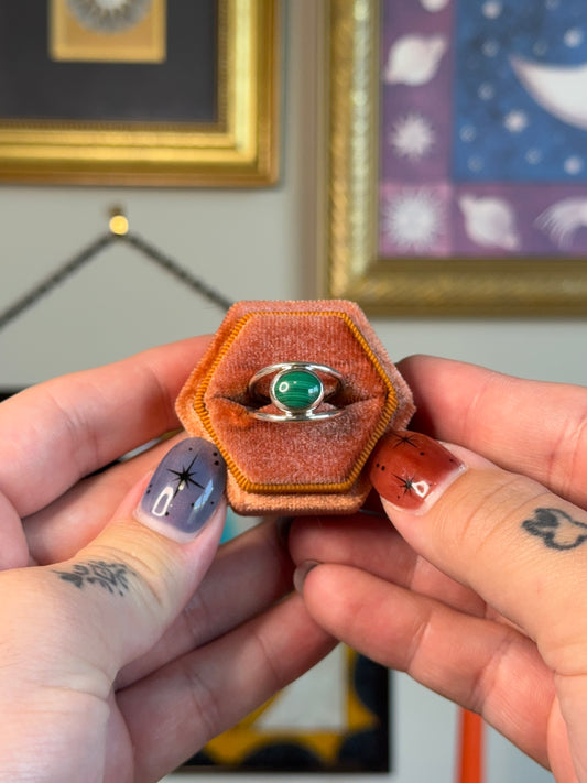 Horizontal malachite ring