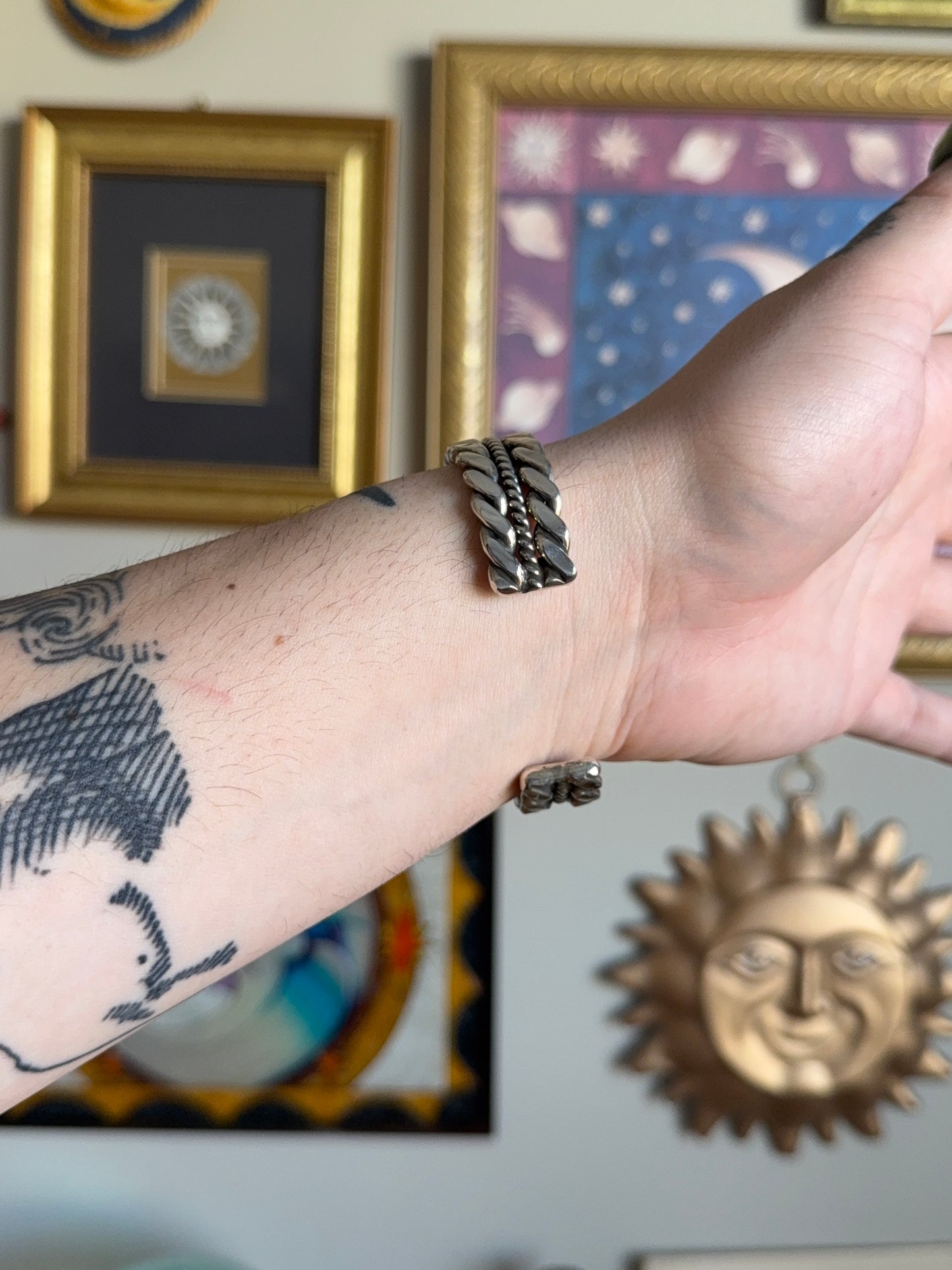 Twisted chain cuff