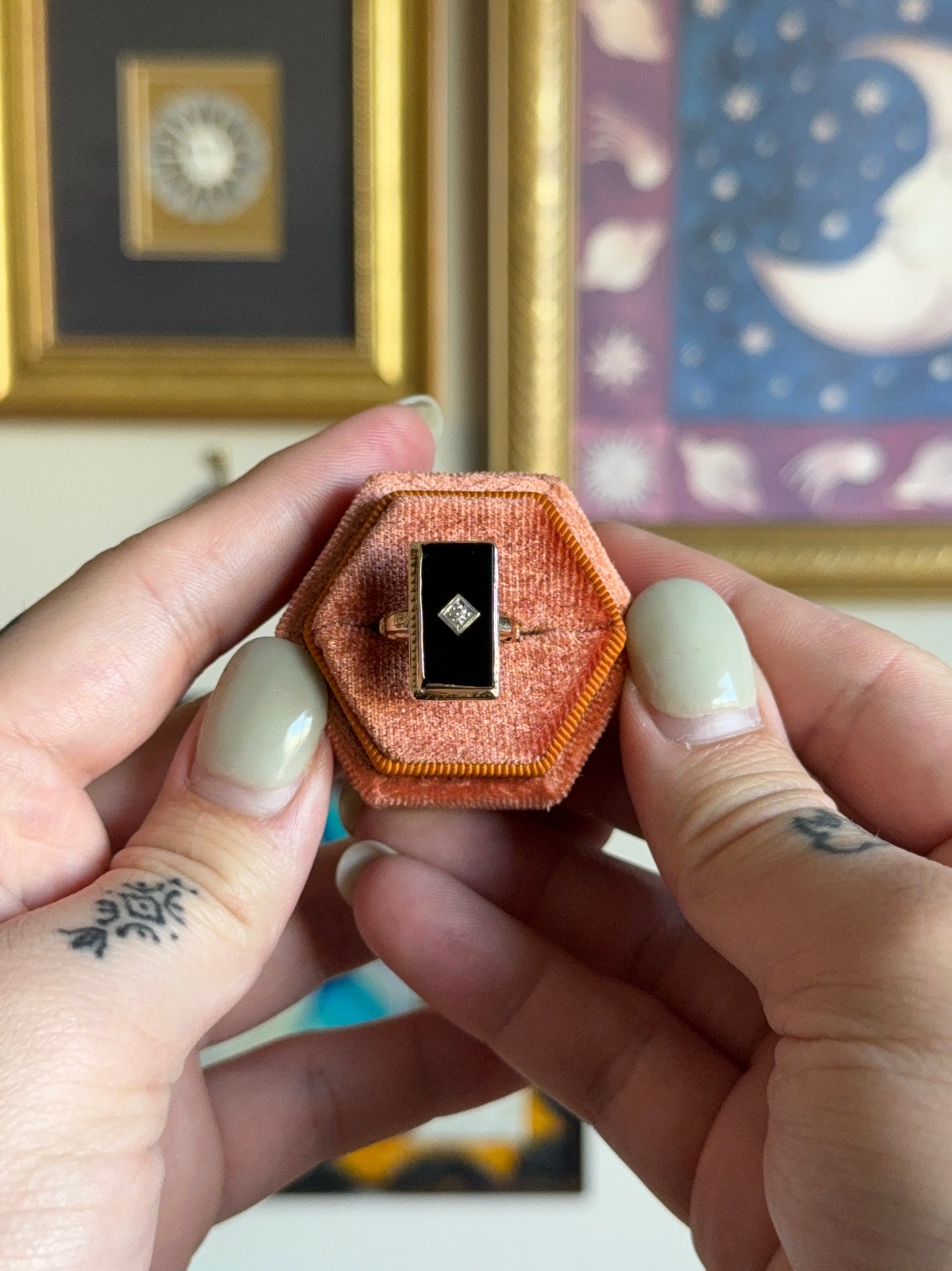 Gold Rectangle black onyx motif ring with detail