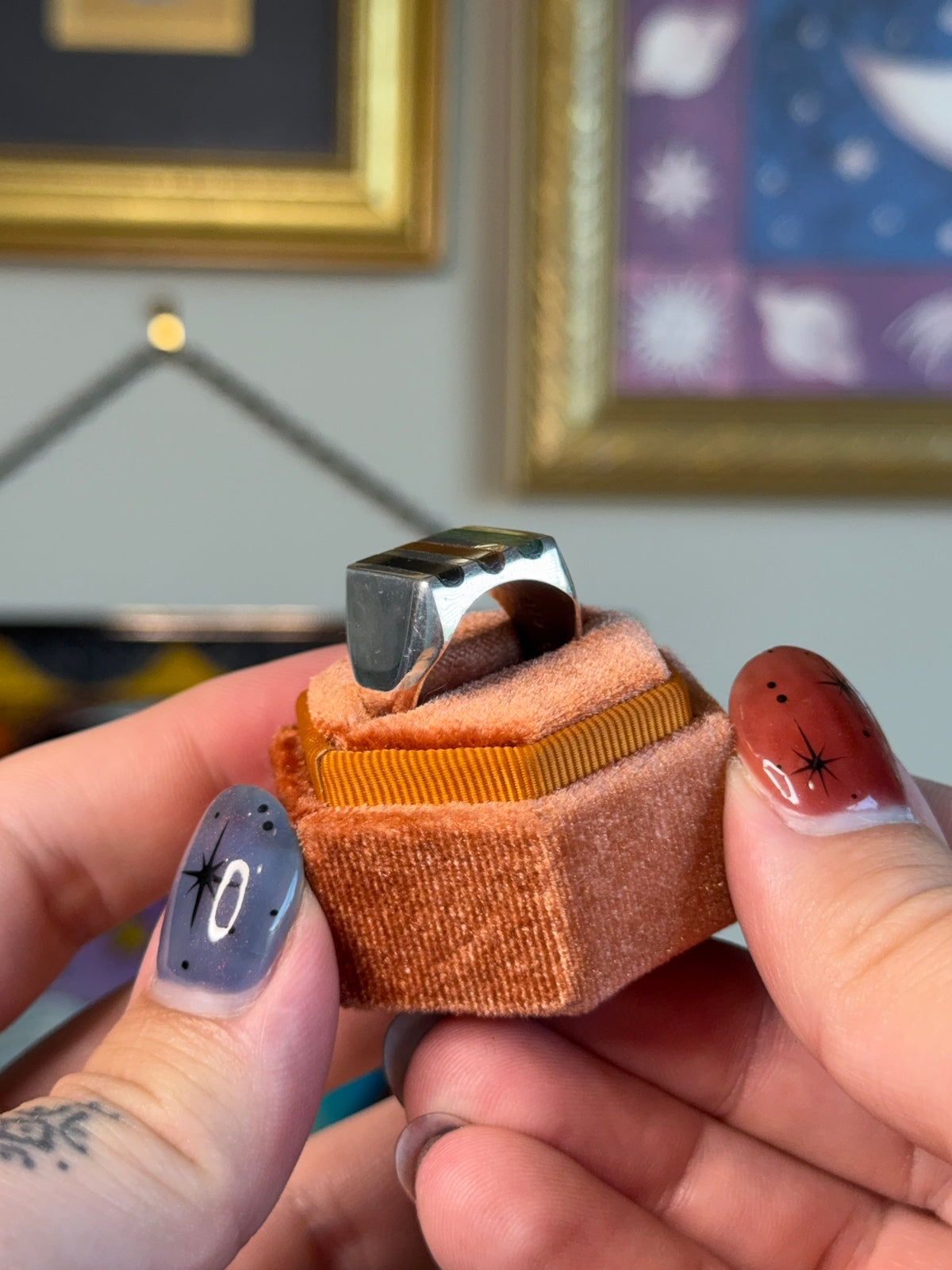 Multi inlay signet