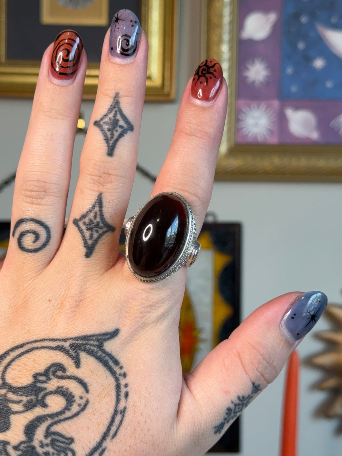 Yemeni Agate Cabochon signet with bird motif