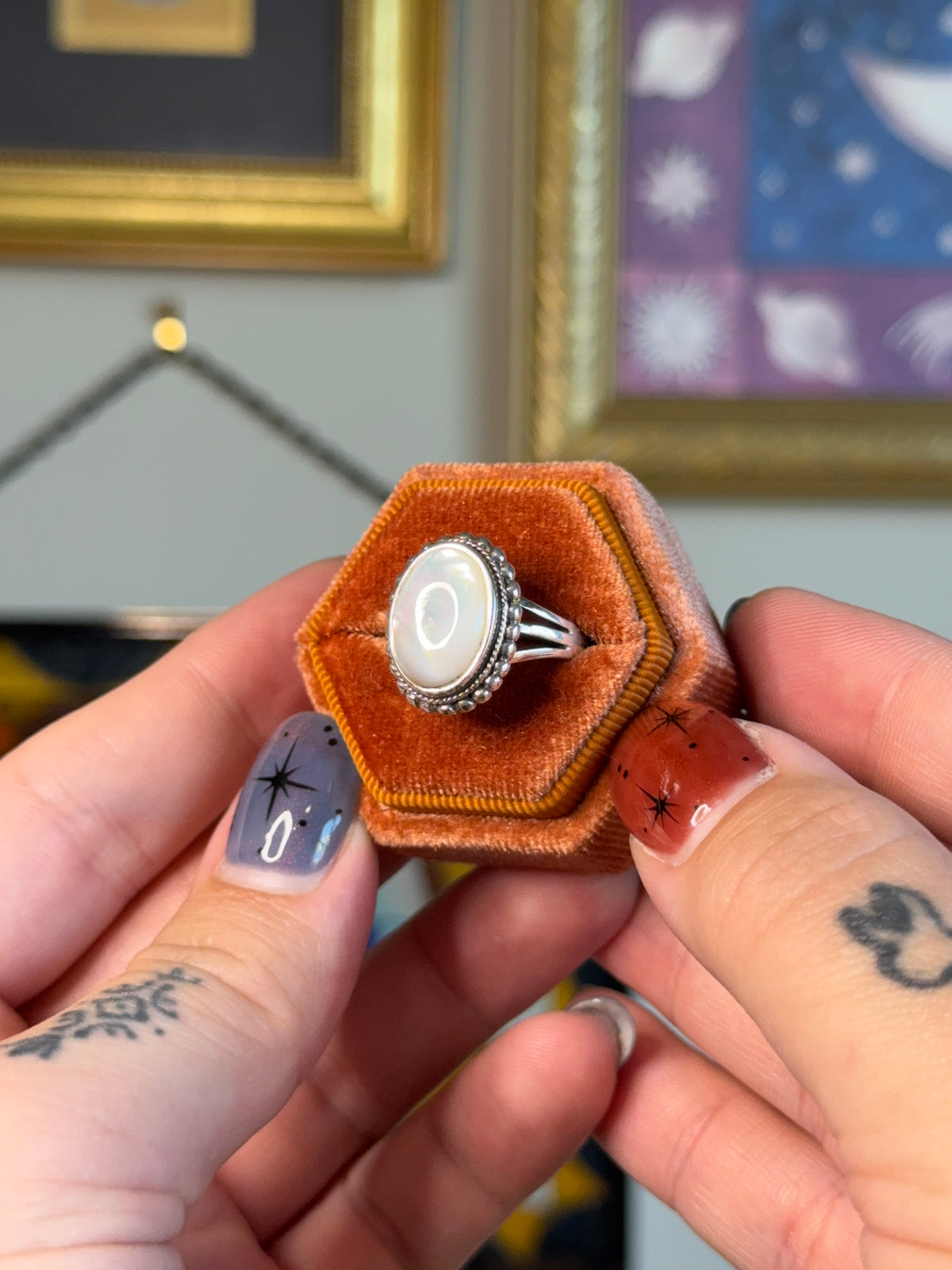 Oval mother of pearl cabochon ring