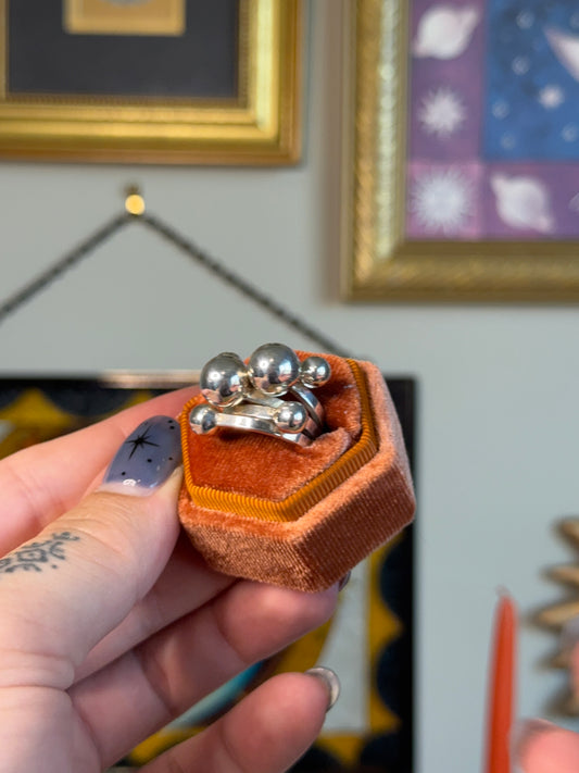 Modernist bubble ring