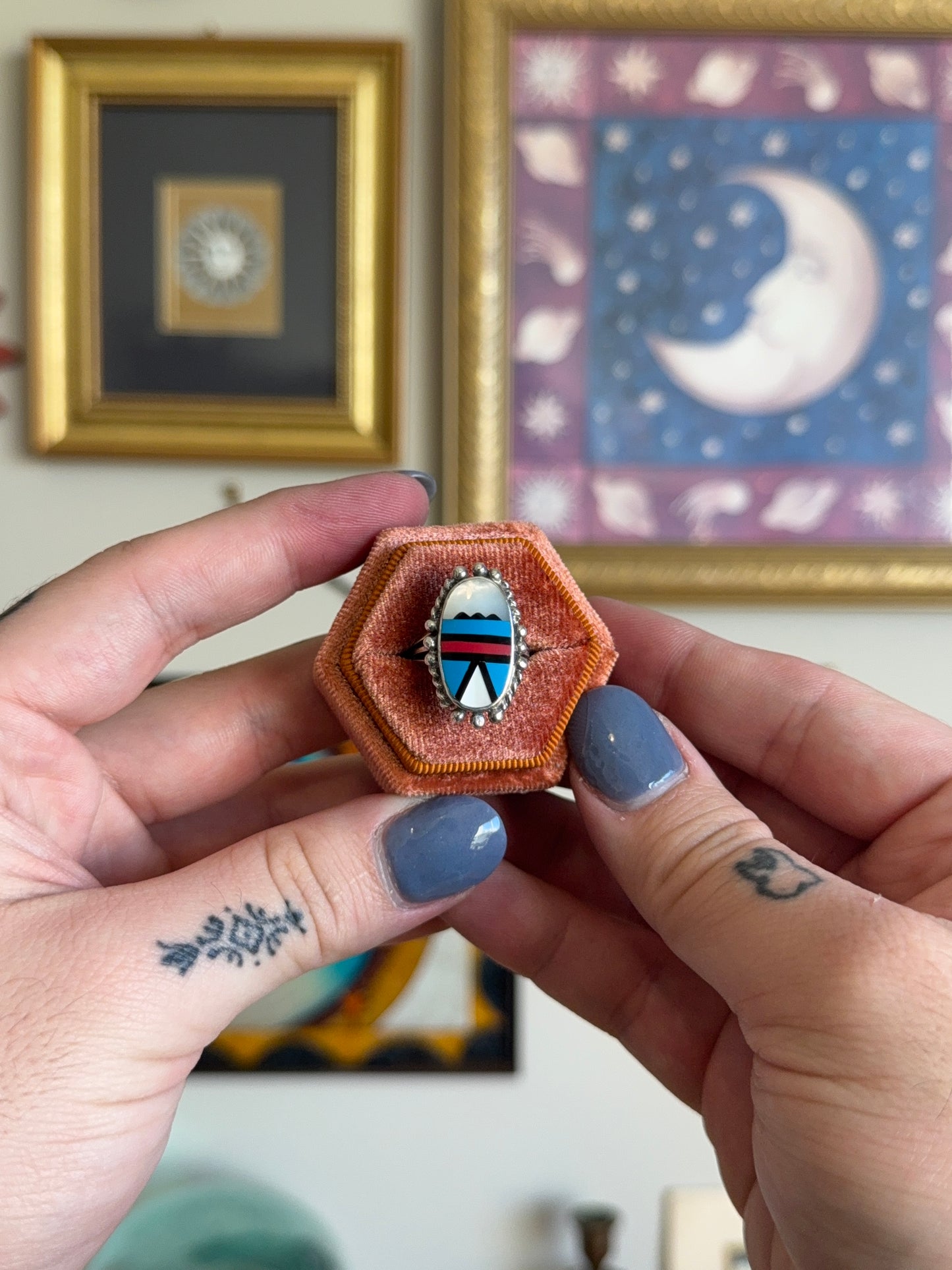 Oval multi-stone inlay ring