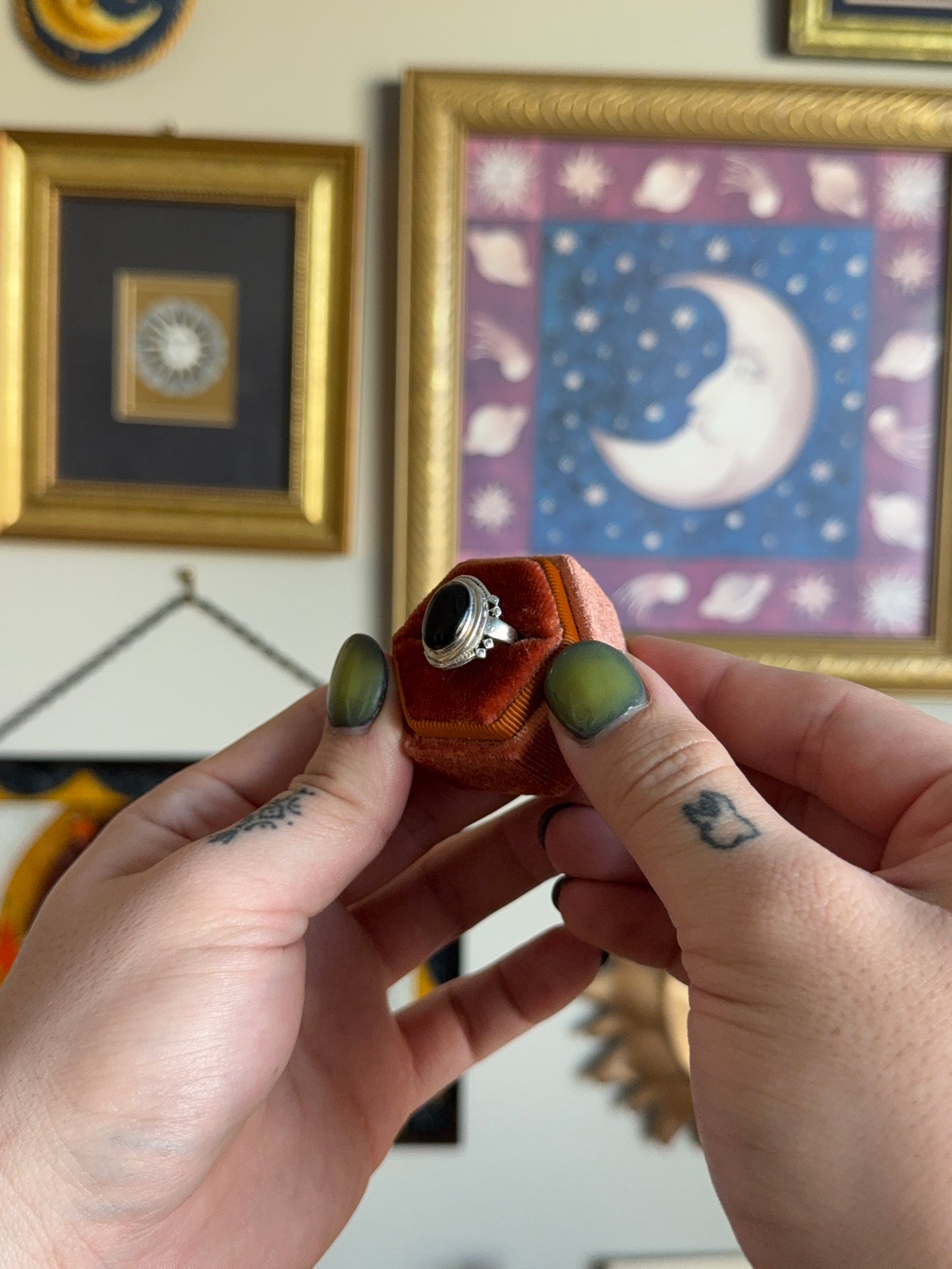 Oval black onyx ring