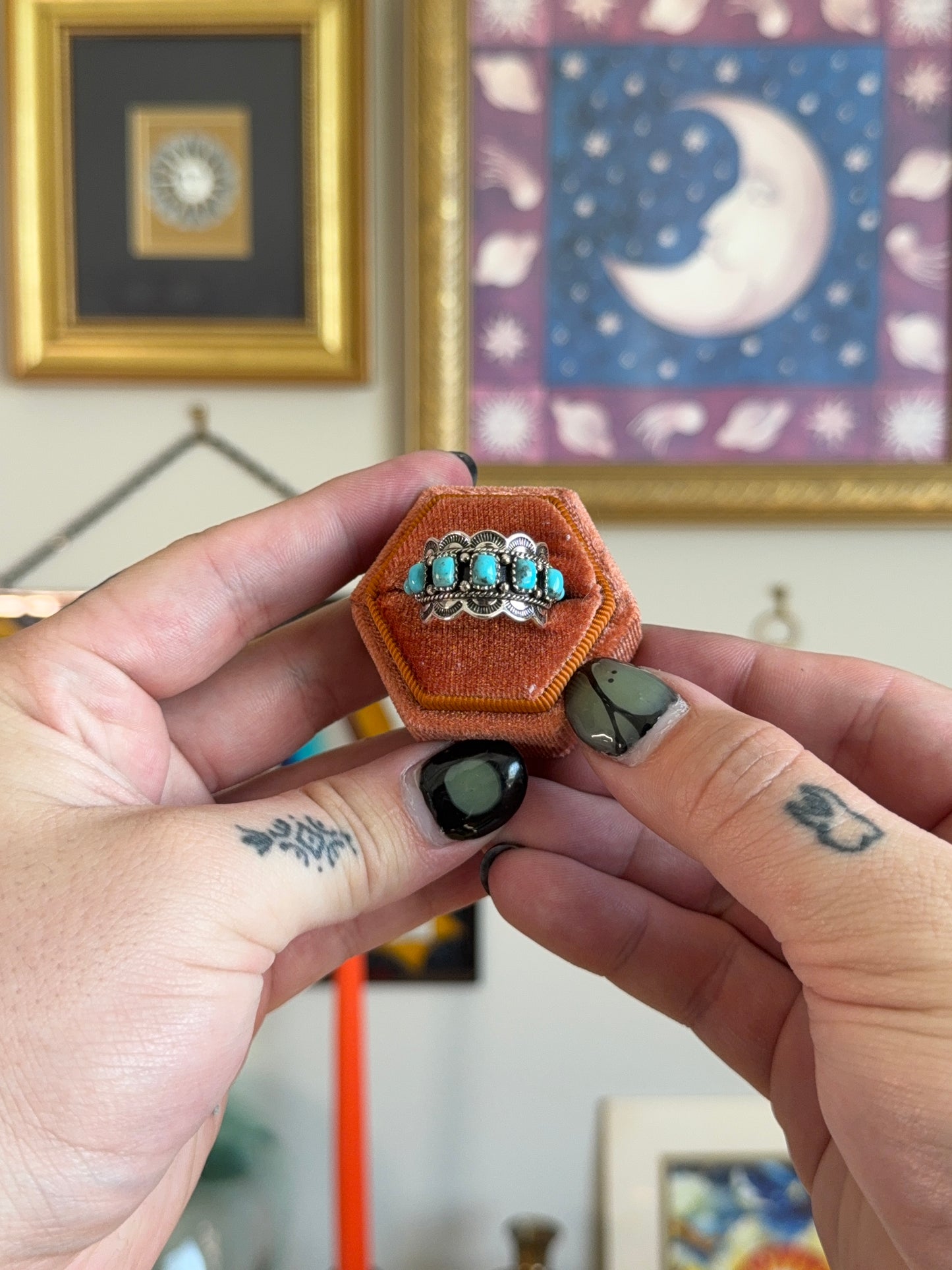 Scalloped turquoise band