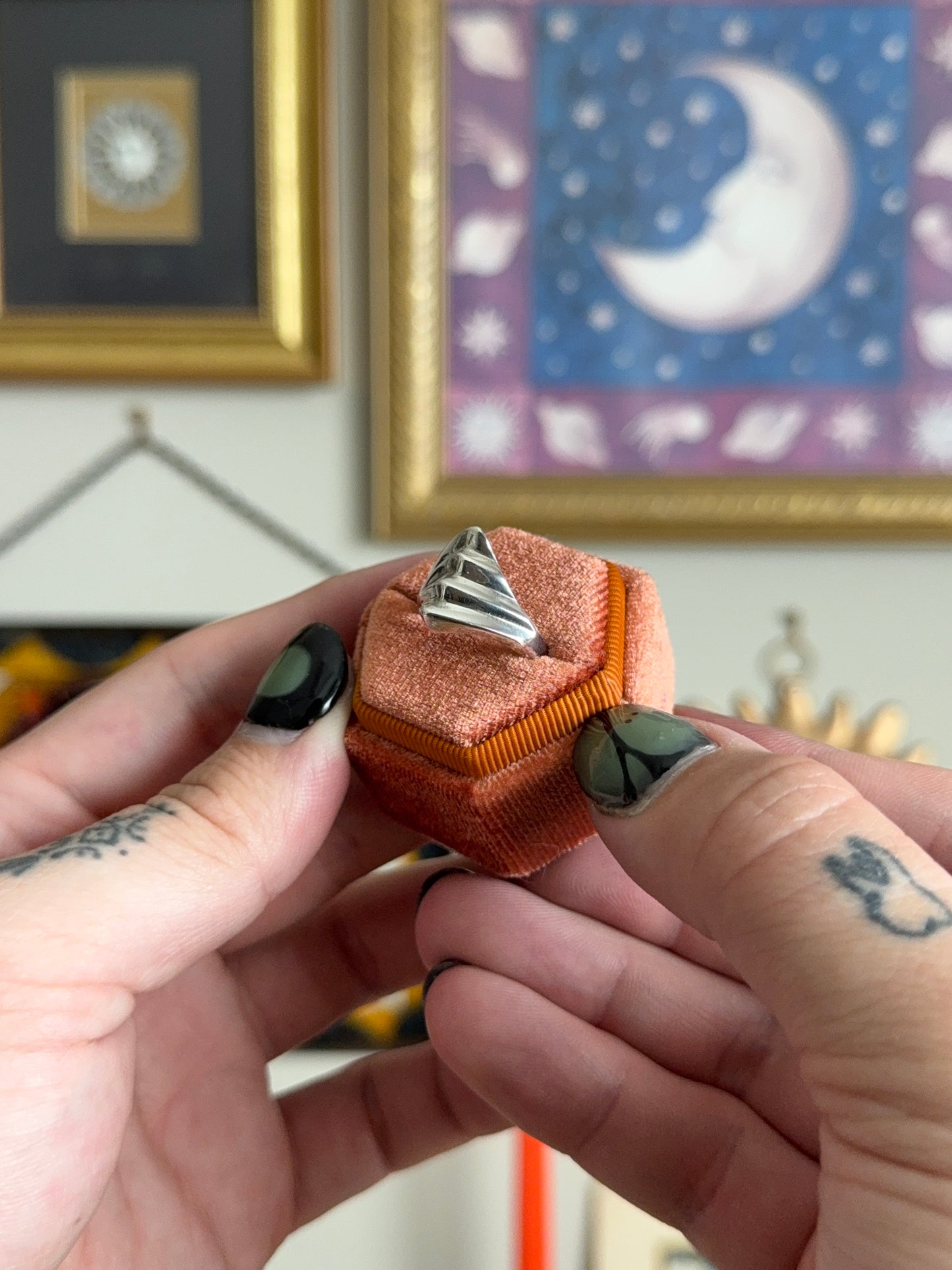 Triangular texture band