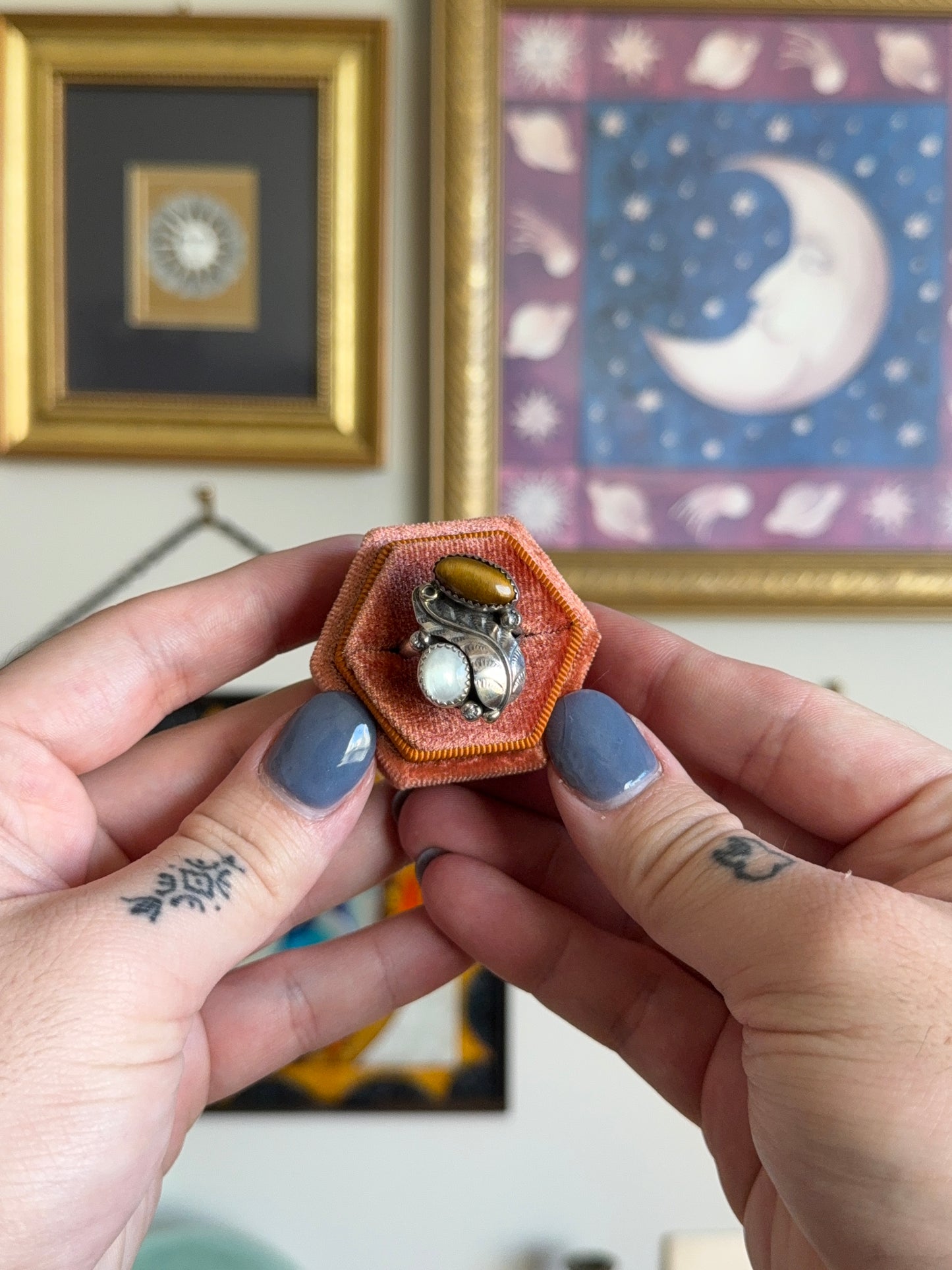 Mother of pearl & tigers eye leaf motif ring