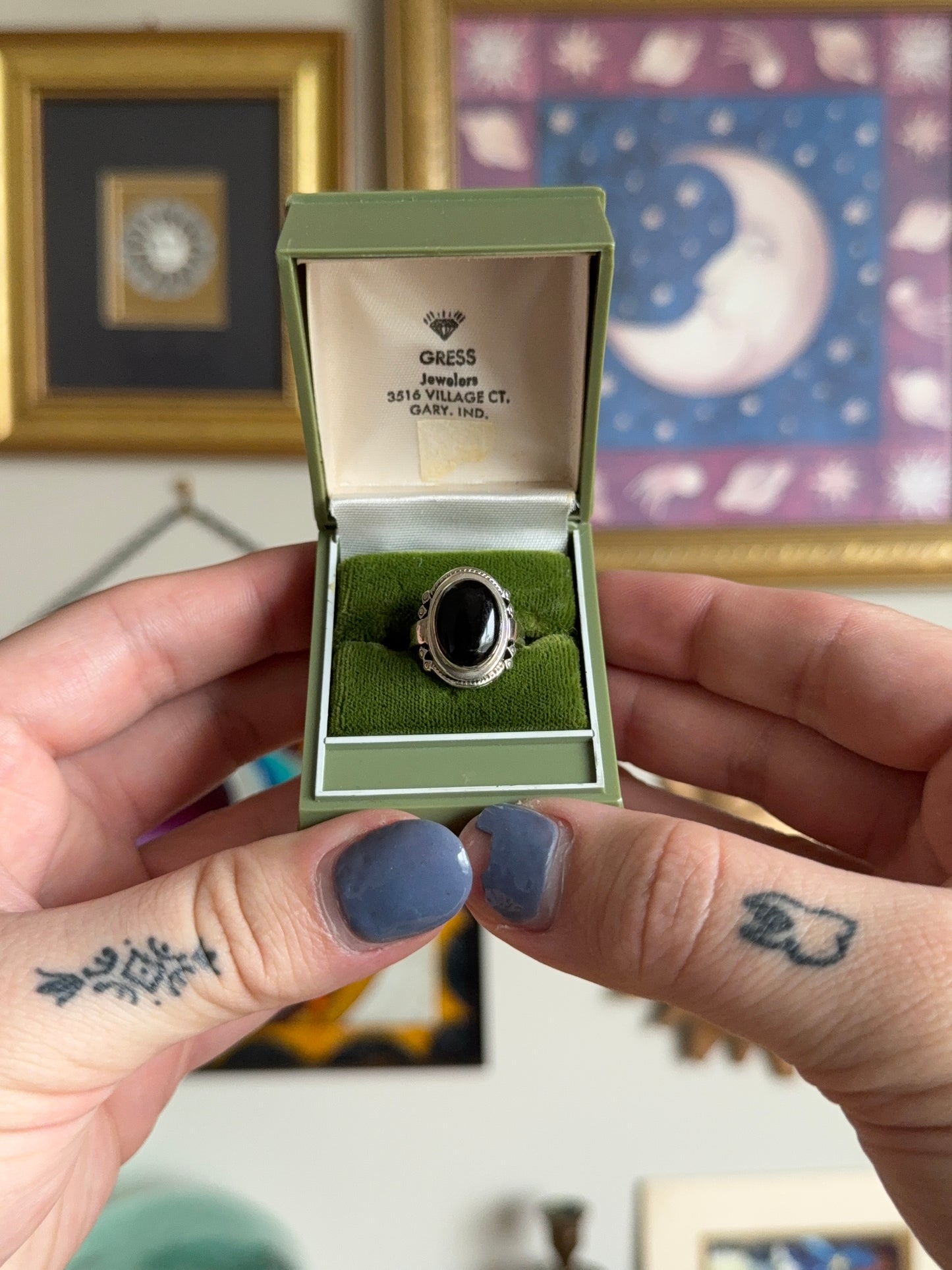 Oval black onyx ring