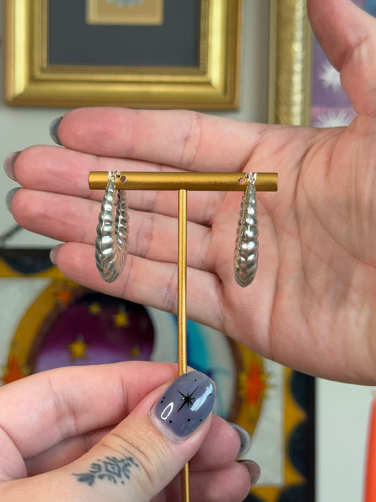 Semi hollow shrimp hoop earrings