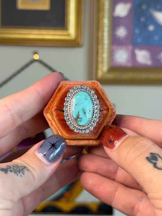 Large oval turquoise ring with scalloped edges