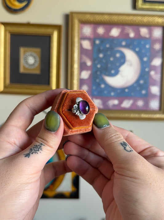 Amethyst ring with floral motif