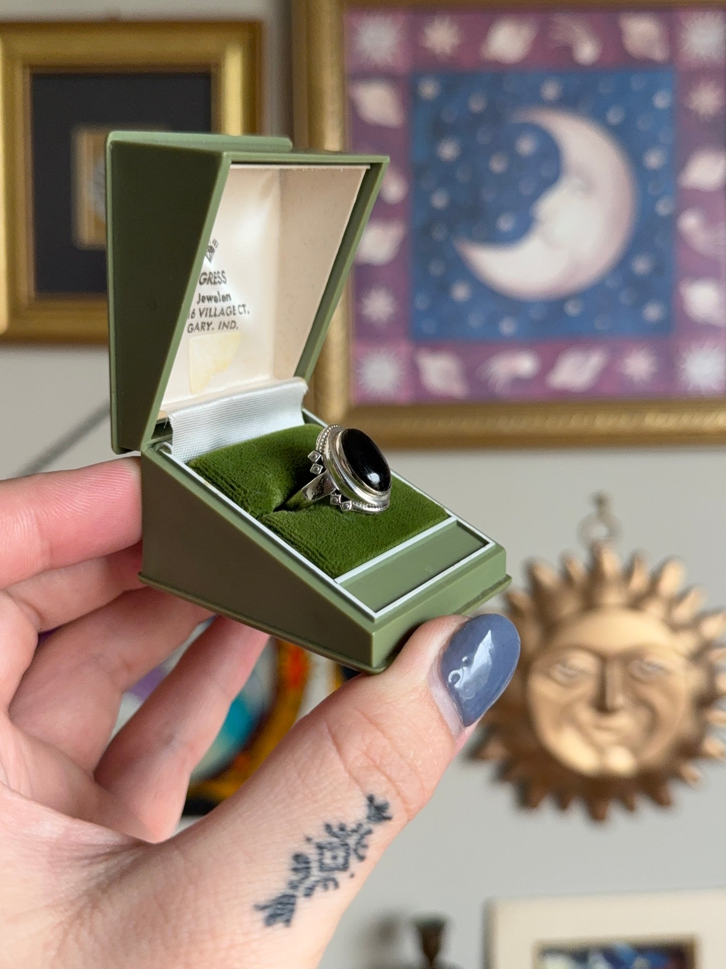 Oval black onyx ring