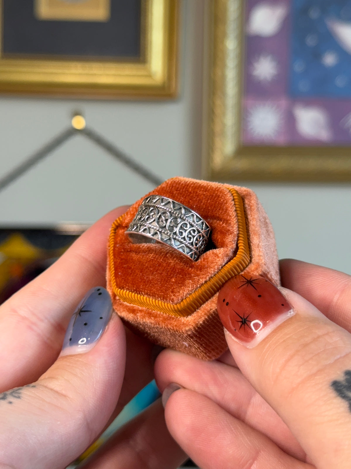 Thick detailed band