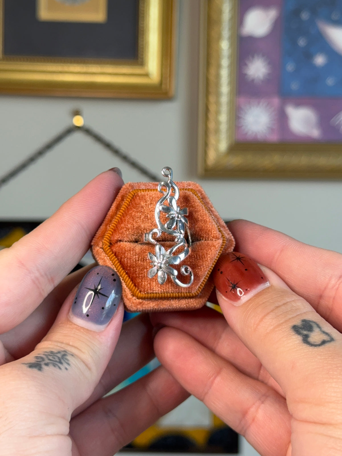Elongated floral ring