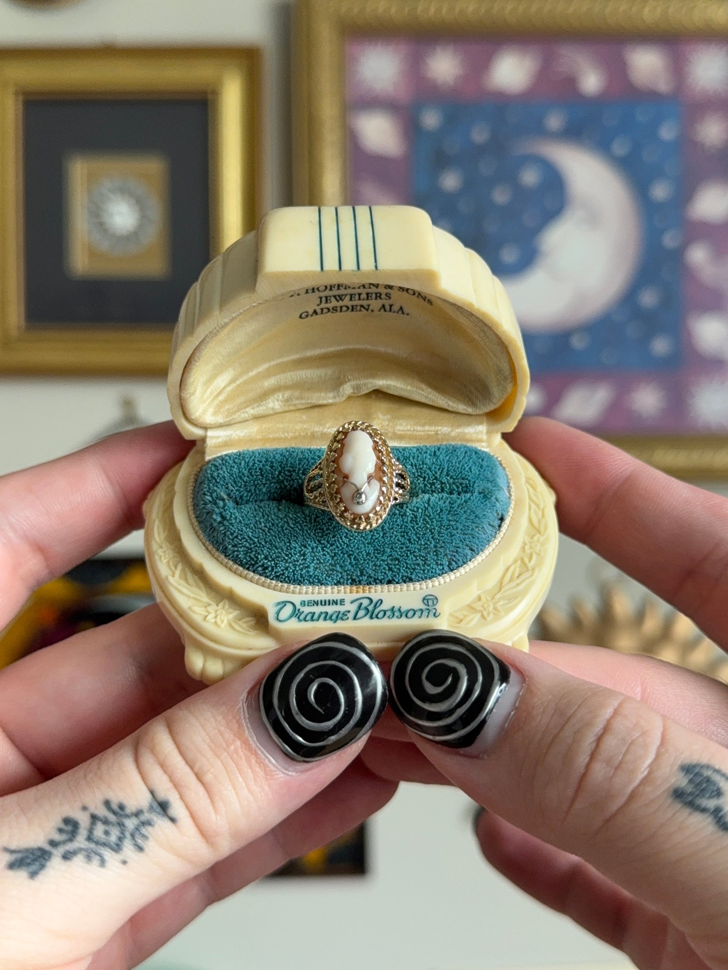 Elongated Cameo with necklace motif ring