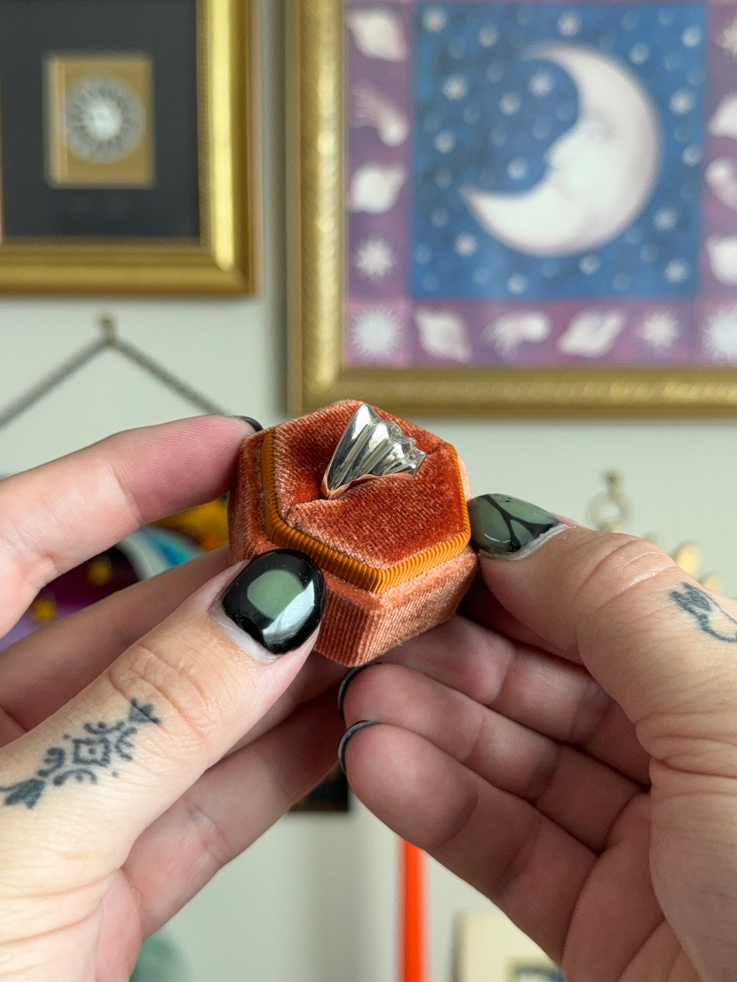 Triangular texture band