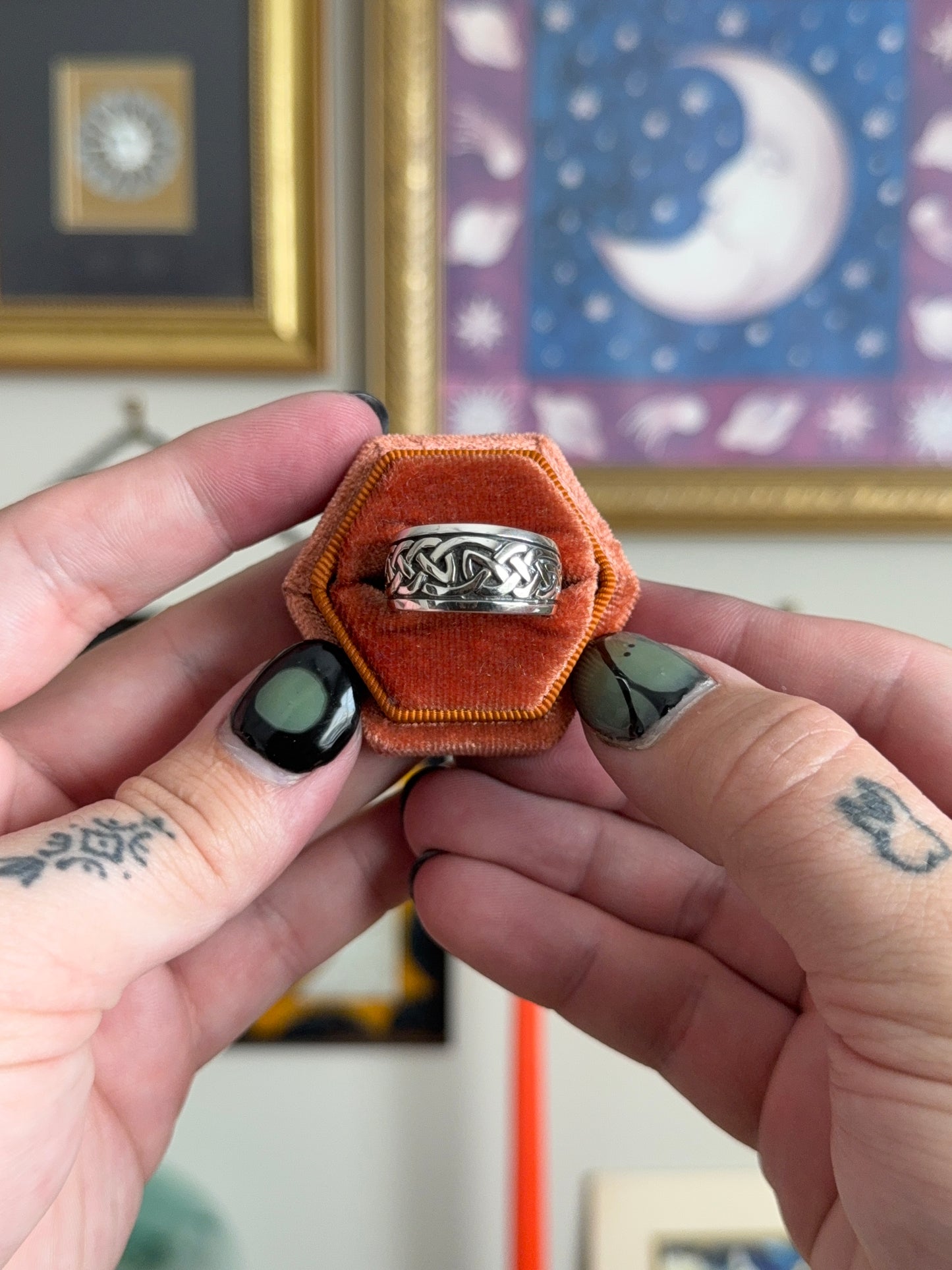 Celtic knot band