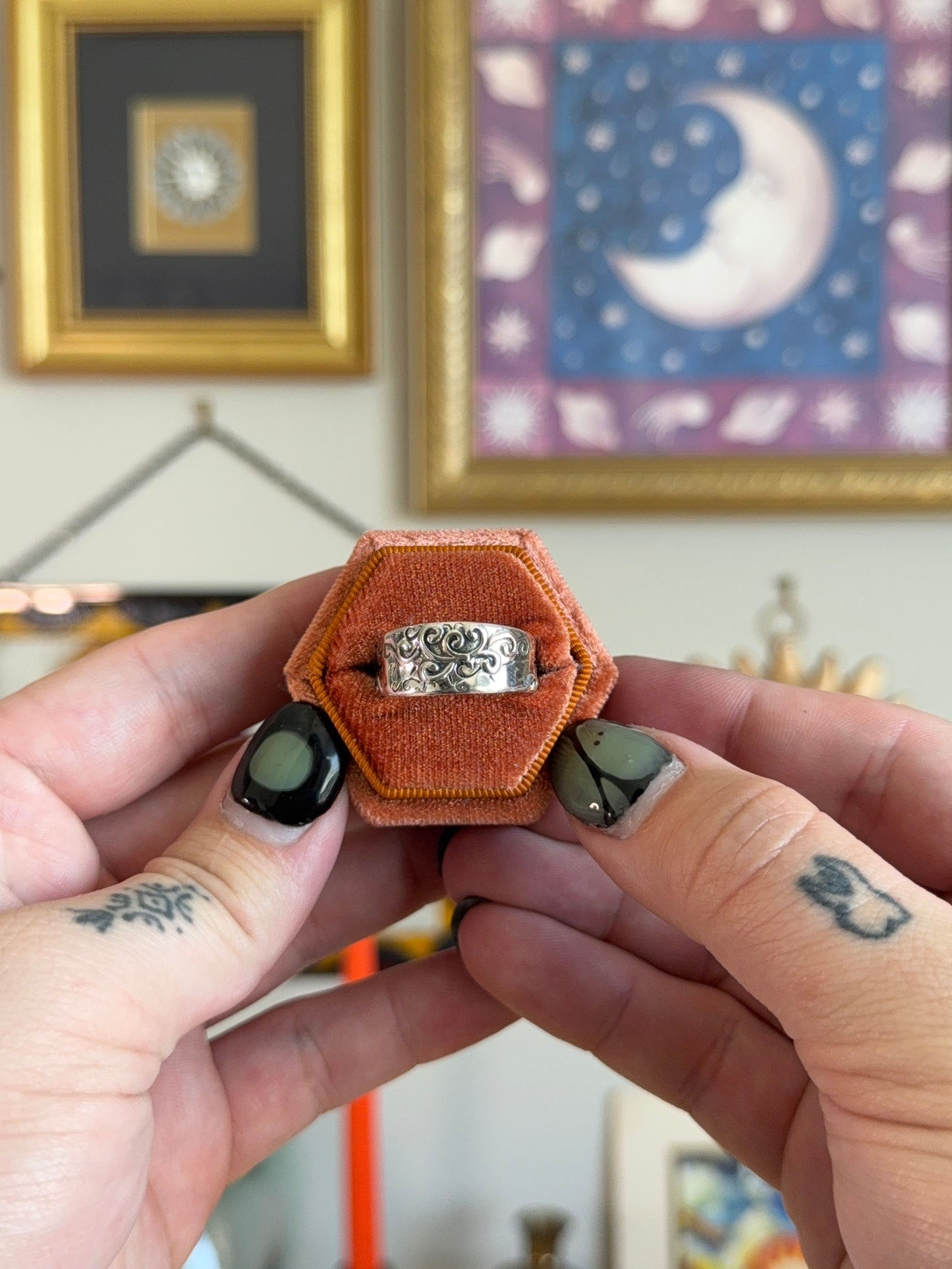 Detailed filigree band