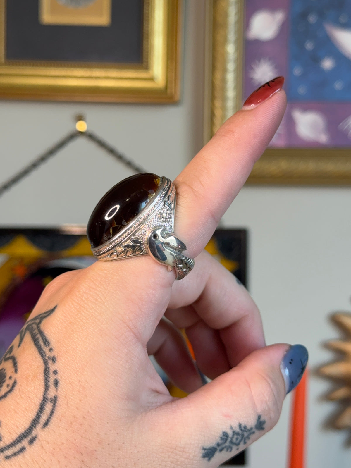 Yemeni Agate Cabochon signet with bird motif