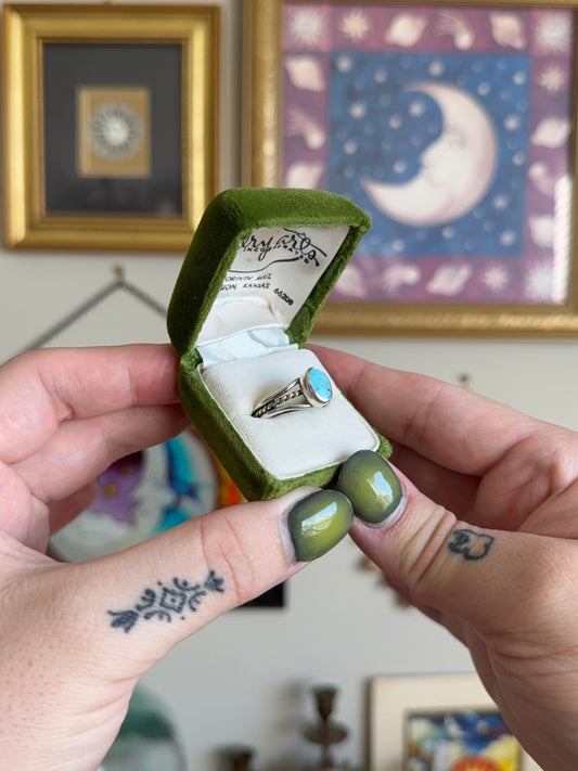 Oval Turqouise with twisted band ring
