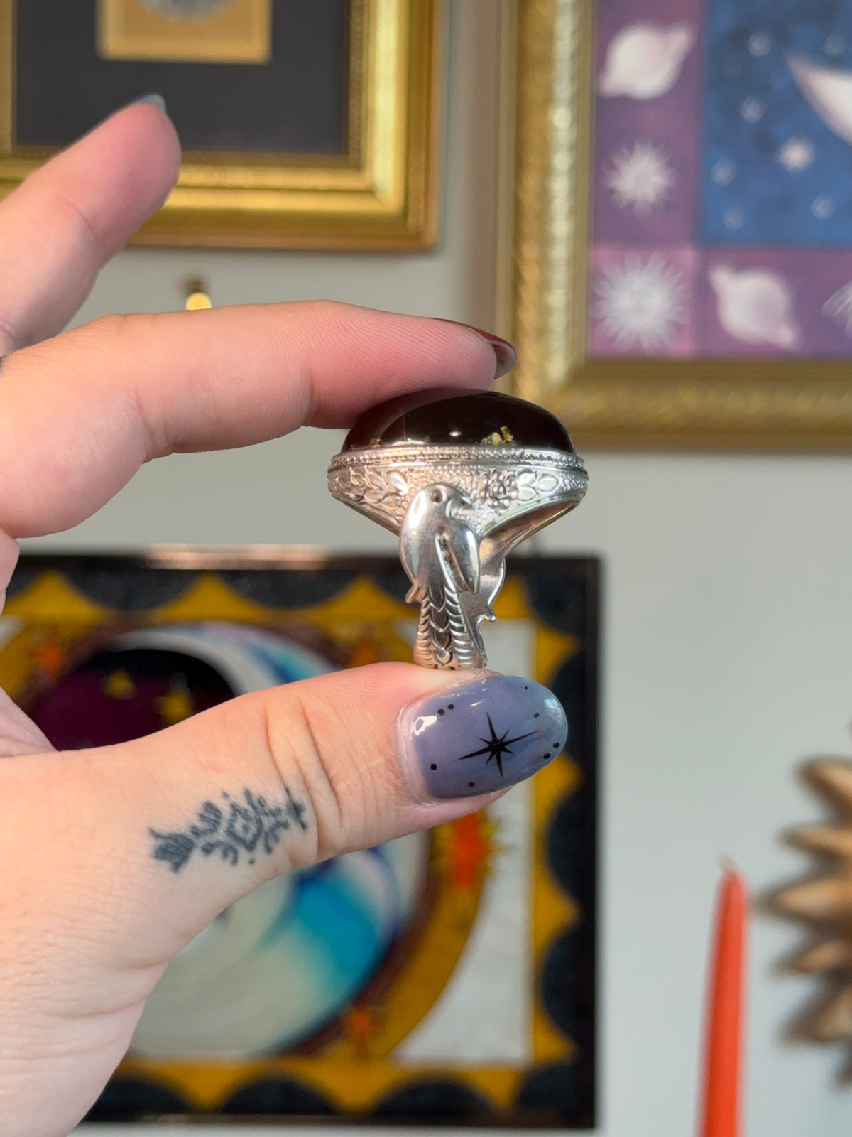 Yemeni Agate Cabochon signet with bird motif