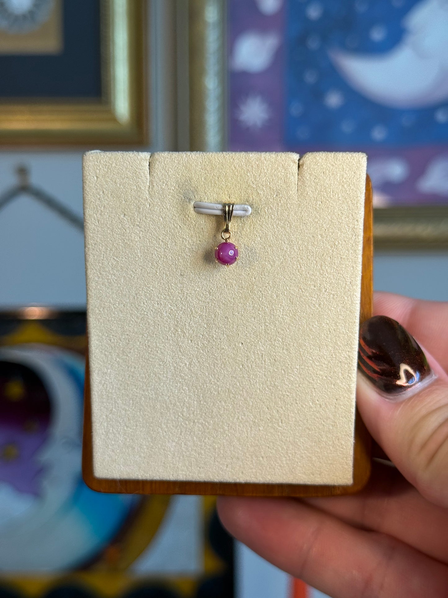 Small cabochon star sapphire pendant