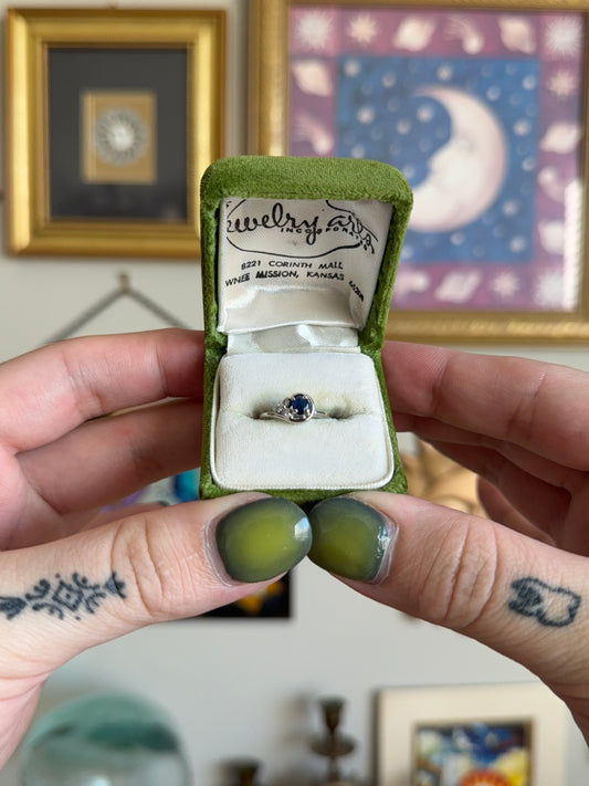 White Gold Sapphire ring with diamonds