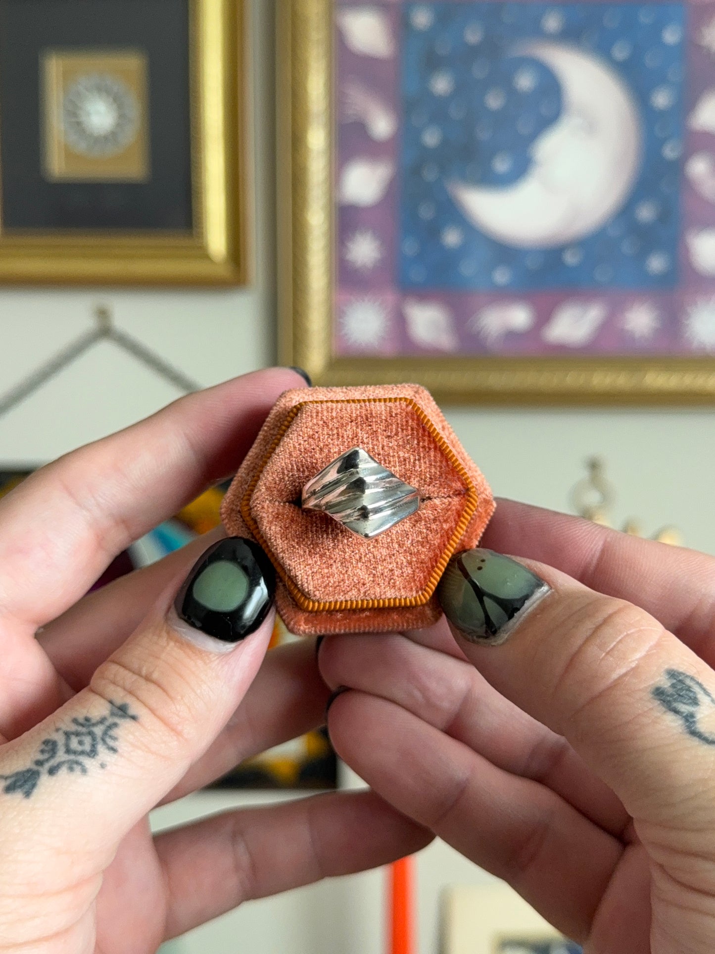 Triangular texture band