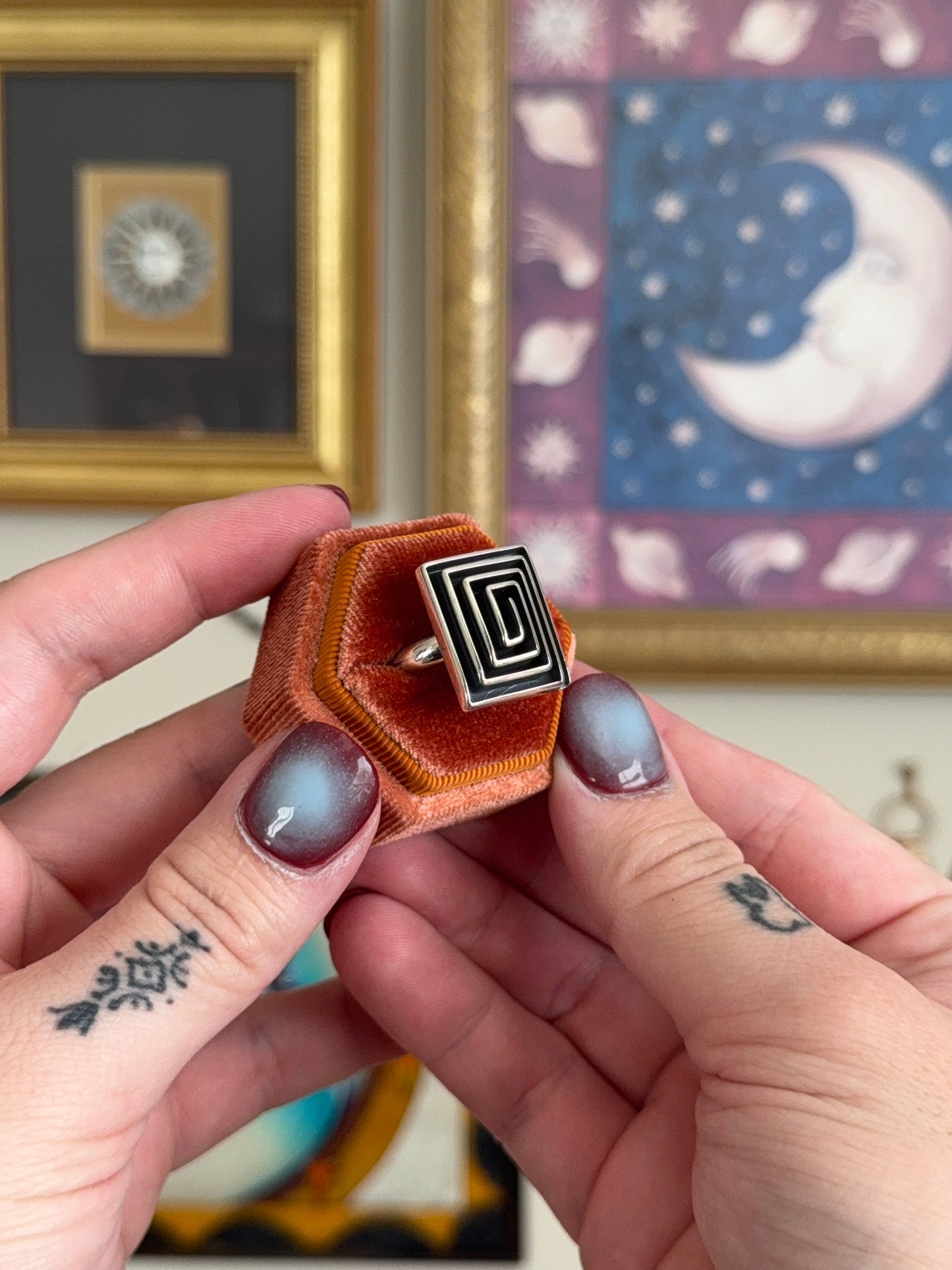 Square Spiral band