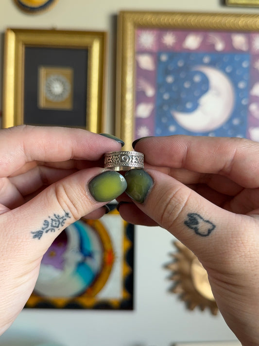 Detailed silver band